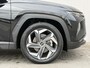 Hyundai Tucson 1.6 T-GDI PHEV Comfort Smart Sky 4WD / Dealer Onderhouden / SOH 100% / Panoramadak / Adaptief Cruise Control / Navigatie / Achteruitrijcamera / Apple Carplay & Android Auto / Stoel & Stuurverwarming / 19" LM Velgen / Elektrische Achterklep /