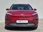 Hyundai Kona Electric EV Comfort 39 kWh / SOH 100% / 3 fase Laden/ 8 jaar Batterijgarantie/  Fabrieksgarantie tot 02-2027 / Dealer onderhouden / Batterijgarantie tot 02-2030 / WLTP 305 km stad 435 km / CSS snelladen / Warmtepomp / Stuur- & Stoelverwarming / Achteruitrijcamera / Apple Carplay Android Auto /