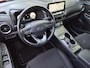 Hyundai Kona Electric EV Comfort 39 kWh / SOH 100% / 3 fase Laden/ 8 jaar Batterijgarantie/  Fabrieksgarantie tot 02-2027 / Dealer onderhouden / Batterijgarantie tot 02-2030 / WLTP 305 km stad 435 km / CSS snelladen / Warmtepomp / Stuur- & Stoelverwarming / Achteruitrijcamera / Apple Carplay Android Auto /