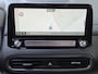 Hyundai Kona Electric EV Comfort 39 kWh / SOH 100% / 3 fase Laden/ 8 jaar Batterijgarantie/  Fabrieksgarantie tot 02-2027 / Dealer onderhouden / Batterijgarantie tot 02-2030 / WLTP 305 km stad 435 km / CSS snelladen / Warmtepomp / Stuur- & Stoelverwarming / Achteruitrijcamera / Apple Carplay Android Auto /