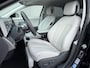 Hyundai Ioniq 5 Lounge 77.4 kWh / Relax Pakket / SOH 99% / Dealer Onderhouden / Fabrieksgarantie tot 11-04-2029 / CCS Snel Laden / Lederen Bekleding / Stoelventilatie / Elektr. Voorstoelen / Elektrische Achterklep / Stuur-, Stoel- & Achterbankverwarming / Achteruitrijamera / Navi / Apple Carplay & Android Auto / 19" LM wielen /