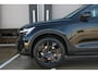 Volvo XC40 B4 Automaat Plus Black Edition | Demo Deal | Verwarmbare voorstoelen | Verwarmbaar stuurwiel | Premium audio by Harman Kardon | Verwarmbaar voorruit | Panoramadak | Rondom zichtcamera | 20 inch Lichtmetalen velgen | Alarmklasse 3
