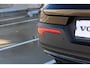 Volvo XC40 B4 Automaat Plus Black Edition | Demo Deal | Verwarmbare voorstoelen | Verwarmbaar stuurwiel | Premium audio by Harman Kardon | Verwarmbaar voorruit | Panoramadak | Rondom zichtcamera | 20 inch Lichtmetalen velgen | Alarmklasse 3