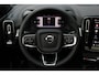 Volvo XC40 B4 Automaat Plus Black Edition | Demo Deal | Verwarmbare voorstoelen | Verwarmbaar stuurwiel | Premium audio by Harman Kardon | Verwarmbaar voorruit | Panoramadak | Rondom zichtcamera | 20 inch Lichtmetalen velgen | Alarmklasse 3