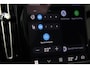 Volvo XC40 B4 Automaat Plus Black Edition | Demo Deal | Verwarmbare voorstoelen | Verwarmbaar stuurwiel | Premium audio by Harman Kardon | Verwarmbaar voorruit | Panoramadak | Rondom zichtcamera | 20 inch Lichtmetalen velgen | Alarmklasse 3