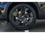 Volvo XC40 B4 Automaat Plus Black Edition | Demo Deal | Verwarmbare voorstoelen | Verwarmbaar stuurwiel | Premium audio by Harman Kardon | Verwarmbaar voorruit | Panoramadak | Rondom zichtcamera | 20 inch Lichtmetalen velgen | Alarmklasse 3