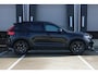 Volvo XC40 B4 Automaat Plus Black Edition | Demo Deal | Verwarmbare voorstoelen | Verwarmbaar stuurwiel | Premium audio by Harman Kardon | Verwarmbaar voorruit | Panoramadak | Rondom zichtcamera | 20 inch Lichtmetalen velgen | Alarmklasse 3