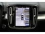 Volvo XC40 B4 Automaat Plus Black Edition | Demo Deal | Verwarmbare voorstoelen | Verwarmbaar stuurwiel | Premium audio by Harman Kardon | Verwarmbaar voorruit | Panoramadak | Rondom zichtcamera | 20 inch Lichtmetalen velgen | Alarmklasse 3