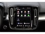 Volvo XC40 B4 Automaat Plus Black Edition | Demo Deal | Verwarmbare voorstoelen | Verwarmbaar stuurwiel | Premium audio by Harman Kardon | Verwarmbaar voorruit | Panoramadak | Rondom zichtcamera | 20 inch Lichtmetalen velgen | Alarmklasse 3