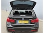 BMW 3-Serie Touring 330i xDrive High Executive / 252PK / AWD / Navigatie / Parkeersensoren Voor & Achter / Elektrische achterklep / Stoelverwarming voor / LMV / Historie aanwezig / 1ste Eigenaar 5 jaar in NL / 1800KG Trekgewicht / BMW Led lampen /