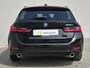 BMW 3-Serie Touring 330e / SOH 95% / Dealer onderhouden / 1.500 kg Elektr. trekhaak / EAER 60 km / Apple Carplay Android Auto / Elektrische achterklep / Cruise control / Keyless start / Climate control / Navigatie / Parkeersensoren voor en achter /