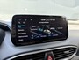 Hyundai Santa Fe 1.6 T-GDI PHEV Premium Sky 7p. SOH 100% / Elektrisch glazen panorama-dak / Automaat / All-season banden / Navigatie / Apple Carplay/Android Auto / Stoel verwarming/verkoeling / Airco separaat achter / Achter stoelverwarming / Cruise Control /