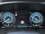 Hyundai Santa Fe 1.6 T-GDI PHEV Premium Sky 7p. SOH 100% / Elektrisch glazen panorama-dak / Automaat / All-season banden / Navigatie / Apple Carplay/Android Auto / Stoel verwarming/verkoeling / Airco separaat achter / Achter stoelverwarming / Cruise Control /
