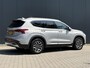 Hyundai Santa Fe 1.6 T-GDI PHEV Premium Sky 7p. SOH 100% / Elektrisch glazen panorama-dak / Automaat / All-season banden / Navigatie / Apple Carplay/Android Auto / Stoel verwarming/verkoeling / Airco separaat achter / Achter stoelverwarming / Cruise Control /