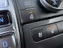 Hyundai Santa Fe 1.6 T-GDI PHEV Premium Sky 7p. SOH 100% / Elektrisch glazen panorama-dak / Automaat / All-season banden / Navigatie / Apple Carplay/Android Auto / Stoel verwarming/verkoeling / Airco separaat achter / Achter stoelverwarming / Cruise Control /