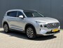 Hyundai Santa Fe 1.6 T-GDI PHEV Premium Sky 7p. SOH 100% / Elektrisch glazen panorama-dak / Automaat / All-season banden / Navigatie / Apple Carplay/Android Auto / Stoel verwarming/verkoeling / Airco separaat achter / Achter stoelverwarming / Cruise Control /