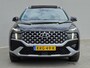 Hyundai Santa Fe 1.6 T-GDI PHEV Premium Sky / SOH 100% / Dealer onderhouden / Glazen schuif- en kanteldak / Head Up Display / Trekgewicht 1350 kg / Elektrische achterklep / Stuur- Stoel & Achterbank verwarming / Rondomzicht camera / Stoelventilatie /