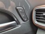 Hyundai Santa Fe 1.6 T-GDI PHEV Premium Sky / SOH 100% / Dealer onderhouden / Glazen schuif- en kanteldak / Head Up Display / Trekgewicht 1350 kg / Elektrische achterklep / Stuur- Stoel & Achterbank verwarming / Rondomzicht camera / Stoelventilatie /