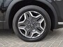 Hyundai Santa Fe 1.6 T-GDI PHEV Premium Sky / SOH 100% / Dealer onderhouden / Glazen schuif- en kanteldak / Head Up Display / Trekgewicht 1350 kg / Elektrische achterklep / Stuur- Stoel & Achterbank verwarming / Rondomzicht camera / Stoelventilatie /