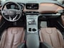 Hyundai Santa Fe 1.6 T-GDI PHEV Premium Sky / SOH 100% / Dealer onderhouden / Glazen schuif- en kanteldak / Head Up Display / Trekgewicht 1350 kg / Elektrische achterklep / Stuur- Stoel & Achterbank verwarming / Rondomzicht camera / Stoelventilatie /