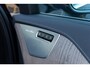 Volvo XC90 T8 AWD Inscription | Adaptieve Cruise Control met Pilot Assist | Parkeerverwarming met timer | Verwarmbare voorstoelen, stuurwiel & zittingen achter | Nappa lederen bekleding met ventilatie | Massagefunctie in de voorstoelen | Elektrisch bedienbare voorstoelen met geheugen | Bowers & Wilkins Premium Audio | Elektrisch bedienbaar glazen panoramisch schuif-/kanteldak | Trekhaak met semi elektrisch inklapbare kogel | Luchtvering met FOUR-C settings | 21 inch Lichtmetalen velgen | 360 graden rondomzicht camera