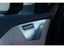 Volvo XC90 T8 AWD Inscription | Adaptieve Cruise Control met Pilot Assist | Parkeerverwarming met timer | Verwarmbare voorstoelen, stuurwiel & zittingen achter | Nappa lederen bekleding met ventilatie | Massagefunctie in de voorstoelen | Elektrisch bedienbare voorstoelen met geheugen | Bowers & Wilkins Premium Audio | Elektrisch bedienbaar glazen panoramisch schuif-/kanteldak | Trekhaak met semi elektrisch inklapbare kogel | Luchtvering met FOUR-C settings | 21 inch Lichtmetalen velgen | 360 graden rondomzicht camera
