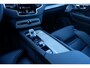 Volvo XC90 T8 AWD Inscription | Adaptieve Cruise Control met Pilot Assist | Parkeerverwarming met timer | Verwarmbare voorstoelen, stuurwiel & zittingen achter | Nappa lederen bekleding met ventilatie | Massagefunctie in de voorstoelen | Elektrisch bedienbare voorstoelen met geheugen | Bowers & Wilkins Premium Audio | Elektrisch bedienbaar glazen panoramisch schuif-/kanteldak | Trekhaak met semi elektrisch inklapbare kogel | Luchtvering met FOUR-C settings | 21 inch Lichtmetalen velgen | 360 graden rondomzicht camera