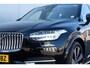 Volvo XC90 T8 AWD Inscription | Adaptieve Cruise Control met Pilot Assist | Parkeerverwarming met timer | Verwarmbare voorstoelen, stuurwiel & zittingen achter | Nappa lederen bekleding met ventilatie | Massagefunctie in de voorstoelen | Elektrisch bedienbare voorstoelen met geheugen | Bowers & Wilkins Premium Audio | Elektrisch bedienbaar glazen panoramisch schuif-/kanteldak | Trekhaak met semi elektrisch inklapbare kogel | Luchtvering met FOUR-C settings | 21 inch Lichtmetalen velgen | 360 graden rondomzicht camera