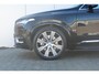 Volvo XC90 T8 AWD Inscription | Adaptieve Cruise Control met Pilot Assist | Parkeerverwarming met timer | Verwarmbare voorstoelen, stuurwiel & zittingen achter | Nappa lederen bekleding met ventilatie | Massagefunctie in de voorstoelen | Elektrisch bedienbare voorstoelen met geheugen | Bowers & Wilkins Premium Audio | Elektrisch bedienbaar glazen panoramisch schuif-/kanteldak | Trekhaak met semi elektrisch inklapbare kogel | Luchtvering met FOUR-C settings | 21 inch Lichtmetalen velgen | 360 graden rondomzicht camera