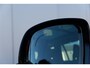Volvo XC90 T8 AWD Inscription | Adaptieve Cruise Control met Pilot Assist | Parkeerverwarming met timer | Verwarmbare voorstoelen, stuurwiel & zittingen achter | Nappa lederen bekleding met ventilatie | Massagefunctie in de voorstoelen | Elektrisch bedienbare voorstoelen met geheugen | Bowers & Wilkins Premium Audio | Elektrisch bedienbaar glazen panoramisch schuif-/kanteldak | Trekhaak met semi elektrisch inklapbare kogel | Luchtvering met FOUR-C settings | 21 inch Lichtmetalen velgen | 360 graden rondomzicht camera