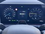 Hyundai Santa Fe 1.6 T-GDI PHEV Premium 4WD / Fabrieksgarantie tot 12-2029 / Dealer onderhouden / Afneembare Trekhaak / HUD / EAER 54 km / Camera 360° / Stoelventilatie / Stuur-, stoel- & achterbankverwarming / 20" LM wielen & All Season banden / | Achterbank verwarmd | Achteruitrij assistent | Afneembare trekhaak 1.010 kg