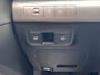 Hyundai Kona 1.6 GDI HEV Premium Sky / Fabrieksgarantie tot 10-2028 / Schuifdak / Leder / Camera 360° / Elektr. stoelen en klep / Stoelventilatie / Stuur-, stoel- en achterbankverwarming / Navi / Apple Carplay Android / 18" LM wielen / | 1.300 kg trekgewicht | 18-inch lichtmetalen velgen met 215/55 R18-banden | Abyss Black Pearl