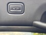 Hyundai Kona 1.6 GDI HEV Premium Sky / Fabrieksgarantie tot 10-2028 / Schuifdak / Leder / Camera 360° / Elektr. stoelen en klep / Stoelventilatie / Stuur-, stoel- en achterbankverwarming / Navi / Apple Carplay Android / 18" LM wielen / | 1.300 kg trekgewicht | 18-inch lichtmetalen velgen met 215/55 R18-banden | Abyss Black Pearl