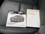 Hyundai Kona 1.6 GDI HEV Premium Sky / Fabrieksgarantie tot 10-2028 / Schuifdak / Leder / Camera 360° / Elektr. stoelen en klep / Stoelventilatie / Stuur-, stoel- en achterbankverwarming / Navi / Apple Carplay Android / 18" LM wielen / | 1.300 kg trekgewicht | 18-inch lichtmetalen velgen met 215/55 R18-banden | Abyss Black Pearl