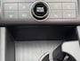 Hyundai Kona 1.6 GDI HEV Premium Sky / Fabrieksgarantie tot 10-2028 / Schuifdak / Leder / Camera 360° / Elektr. stoelen en klep / Stoelventilatie / Stuur-, stoel- en achterbankverwarming / Navi / Apple Carplay Android / 18" LM wielen / | 1.300 kg trekgewicht | 18-inch lichtmetalen velgen met 215/55 R18-banden | Abyss Black Pearl