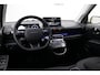 Hyundai Inster Evolve 49 kWh / Navigatie / Adaptieve Cruise Control / NL Auto / Fabrieksgarantie / Keyless Entry / 17" LMV / Dakrails / Historie aanwezig / | 17" LMV / Verschuifbare achterbank / 3-Fase Laden | Achteruitrijcamera | Apple Carplay/Android Auto|telefoonintegratie premium