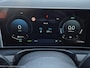 Hyundai Tucson 1.6 T-GDI PHEV Comfort Smart / Facelift Model / Head Up Display / Trekgewicht 1210 kg / Elektrische achterklep / Stuur- & Stoelverwarming / Achteruitrijcamera / Adaptief cruise control / EAER bereik 68 km bereik stad 87 km / Draadloze telefoon lader / Keyless Entry/Start /