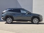 Hyundai Tucson 1.6 T-GDI PHEV Comfort Smart / Facelift Model / Head Up Display / Trekgewicht 1210 kg / Elektrische achterklep / Stuur- & Stoelverwarming / Achteruitrijcamera / Adaptief cruise control / EAER bereik 68 km bereik stad 87 km / Draadloze telefoon lader / Keyless Entry/Start /