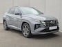 Hyundai Tucson 1.6 T-GDI HEV N Line Sky / Dealer onderhouden / Fabrieksgarantie tot 03-2027 / Trekhaak afneembaar / Panorama schuifdak / Trekgewicht 1650 kg / Navigatie / Apple Carplay Android / Elektrische achterklep / Stuur- Stoel & Achterbank verwarming / Rondomzicht camera /