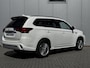 Mitsubishi Outlander 2.4 PHEV Intense+ / Trekhaak Afneembaar / Trekgewicht 1.500 KG / Stoelverwarming / Achteruitrijcamera / Navigatie / Apple CarPlay & Android Auto / Stoel verwarming voor / SoH 73% /