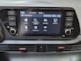 Hyundai i20 1.0 T-GDI Premium / Navigatie via Apple Carplay of Android Auto / Stuur- & Stoel verwarming / Achteruitrijcamera / Cruise control / Parkeersensoren achter / Climate control / Trekgewicht 1110 kg /
