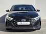 Hyundai i20 1.0 T-GDI Premium / Navigatie via Apple Carplay of Android Auto / Stuur- & Stoel verwarming / Achteruitrijcamera / Cruise control / Parkeersensoren achter / Climate control / Trekgewicht 1110 kg /
