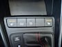 Hyundai i20 1.0 T-GDI Premium / Navigatie via Apple Carplay of Android Auto / Stuur- & Stoel verwarming / Achteruitrijcamera / Cruise control / Parkeersensoren achter / Climate control / Trekgewicht 1110 kg /