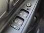 Hyundai i20 1.0 T-GDI Premium / Navigatie via Apple Carplay of Android Auto / Stuur- & Stoel verwarming / Achteruitrijcamera / Cruise control / Parkeersensoren achter / Climate control / Trekgewicht 1110 kg /
