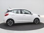 Hyundai i10 1.0 Comfort Smart 5-zits / Navigatie / Cruise Control / LMV / 5-Persoons / Airco / Stoelverwarming voor / Stuurwiel verwarming / Parkeersensoren achter / Achteruitrijcamera / Apple CarPlay & Android Auto / Fabrieksgarantie tot 26-05-2030 /