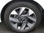 Hyundai i10 1.0 Comfort Smart 5-zits / Navigatie / Cruise Control / LMV / 5-Persoons / Airco / Stoelverwarming voor / Stuurwiel verwarming / Parkeersensoren achter / Achteruitrijcamera / Apple CarPlay & Android Auto / Fabrieksgarantie tot 26-05-2030 /