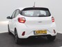 Hyundai i10 1.0 Comfort Smart 5-zits / Navigatie / Cruise Control / LMV / 5-Persoons / Airco / Stoelverwarming voor / Stuurwiel verwarming / Parkeersensoren achter / Achteruitrijcamera / Apple CarPlay & Android Auto / Fabrieksgarantie tot 26-05-2030 /