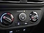 Hyundai i10 1.0 Comfort Smart 5-zits / Navigatie / Cruise Control / LMV / 5-Persoons / Airco / Stoelverwarming voor / Stuurwiel verwarming / Parkeersensoren achter / Achteruitrijcamera / Apple CarPlay & Android Auto / Fabrieksgarantie tot 26-05-2030 /