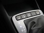 Hyundai i10 1.0 Comfort Smart 5-zits / Navigatie / Cruise Control / LMV / 5-Persoons / Airco / Stoelverwarming voor / Stuurwiel verwarming / Parkeersensoren achter / Achteruitrijcamera / Apple CarPlay & Android Auto / Fabrieksgarantie tot 26-05-2030 /