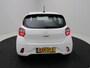 Hyundai i10 1.0 Comfort Smart 5-zits / Navigatie / Cruise Control / LMV / 5-Persoons / Airco / Stoelverwarming voor / Stuurwiel verwarming / Parkeersensoren achter / Achteruitrijcamera / Apple CarPlay & Android Auto / Fabrieksgarantie tot 26-05-2030 /